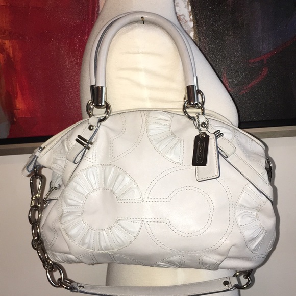 Gorgeous and real Coach light gray Satchel Bag. - Picture 2 of 8